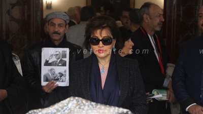 بنات وحفيد جمال عبدالناصر ومحبوه يزورون ضريحه في ذكرى ميلاده | صور