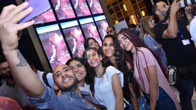 بالصور.. هاني عادل ونجلاء بدر في العرض الخاص لـ«الشيخ جاكسون»