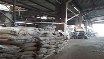 ضبط 150 طن أعلاف زراعية غير صالحة للاستخدام بالإسكندرية  