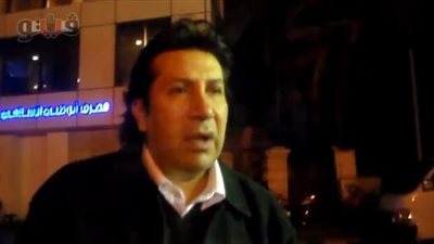 بالفيديو.. رسالة هاني رمزي لعمرو يوسف في عزاء والده