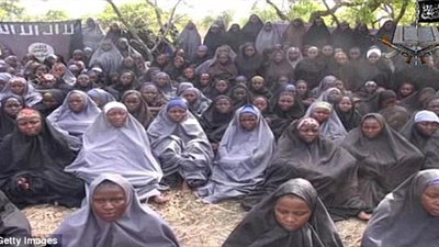 بالفيديو.. هاربة من بوكو حرام تروي تفاصيل استعباد الفتيات جنسيًا