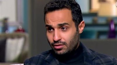 كتابة 6 حلقات من مسلسل «أنا وهو وهي» لأحمد فهمي