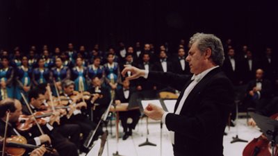 «القومية العربية» تشدو بمختارات من روائع الطرب على مسرح الجمهورية