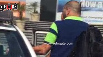 بالفيديو.. «متعب» يستقل تاكسي بعد عودة بعثة الأهلي من الإمارات