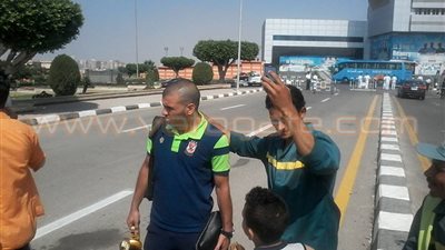 بالفيديو والصور.. وصول بعثة الأهلي مطار القاهرة بعد التتويج بالسوبر