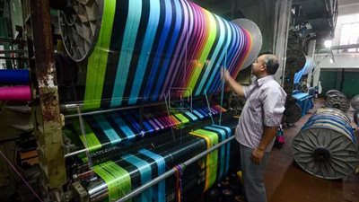 عبدالفتاح إبراهيم: عمال الغزل والنسيج الأقل أجرا في مصر