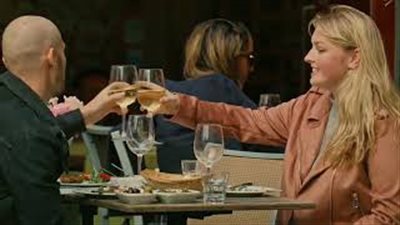 بالفيديو والصور.. تجربة تكشف «هل يلاحظ الرجل تغيير حبيبته للملابس»