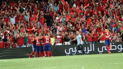 بعثة الأهلي تصل القاهرة بعد التتويج بـ «السوبر».. استقبال جماهيري حاشد للاعبين... متعب يهرب من معجبيه داخل تاكسي.. وسائق النادي: «وشي حلو عليهم ».. أحمد مرتضى: اللي عمله رمضان ده م