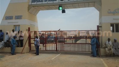 مستثمرو أسوان يطالبون بفتح منفذ أرقين بين مصر والسودان.. إغلاقه يؤثر بالسلب على البلدين.. تضرر المستوردين السودانيين لإغلاقه دون إنذار.. والجمال لا تجد طريقًا للدخول إلى مصر