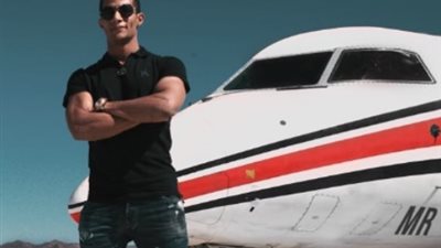 أول تعليق لمحمد رمضان بعد صورته بجوار الطائرة