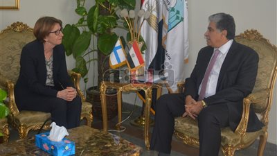 فهمي يلتقي سفيرة فنلندا لبحث التعاون في معالجة المخلفات الصناعية