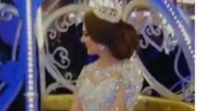 عروس تتقمص دور سندريلا في شوارع بورسعيد (فيديو)