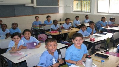 تأخر تسليم الكتب الدراسية يثير استياء أولياء أمور مدرسة ابتدائية بأسيوط