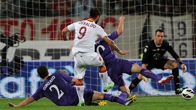 بالفيديو.. روما يخطف الفوز من فورنتينا 