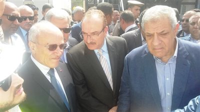محلب ووزير الإنتاج الحربي يتفقدان محطة معالجة مياه الصرف ببني سويف