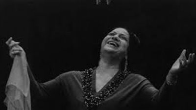 بالصور.. أشهر 10 فنانات فضلن الزواج في السر