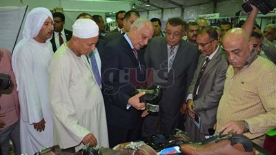 محافظ الجيزة يفتتح معرض مستلزمات المدارس في فيصل بتخفيضات 50% (صور)