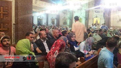 محافظ دمياط يشارك الأقباط احتفالية عيد القيامة بكنيسة 
