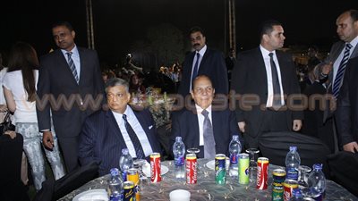 بالصور.. نجوم الفن والسياسة في احتفالية 