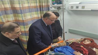 وفد من نقابة الأطباء بمعهد ناصر لمتابعة الحالة الصحية لمصابي دفعة طب المنيا 2017