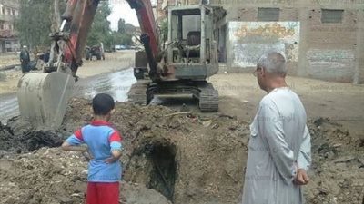 إصلاح كسر في خط مياه بقرية الإسماعيلية في دمياط