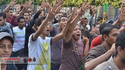 مسيرة إخوانية بجامعة الإسكندرية ترفع شعار 
