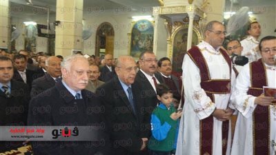 بالصور.. محافظ الغربية يشارك فى قداس عيد القيامة بـ