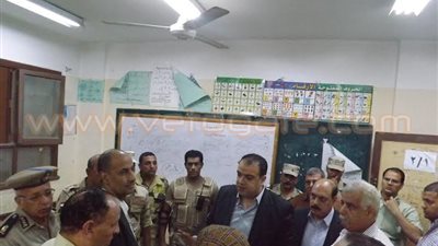 بالفيديو.. محافظ الفيوم يتفقد مقرات اللجان الانتخابية