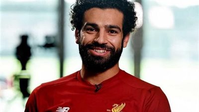 آسر ياسين يمازح محمد صلاح: «عزومة سيما قصاد تيشيرت»