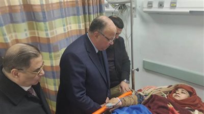 محافظ القاهرة يزور مصابي حادث انقلاب ميكروباص طريق الكريمات