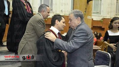 بالصور.. محافظ الفيوم  يشارك فى قداس عيد القيامة