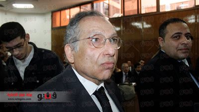 ممدوح حمزة: النظام يقتل الثوار