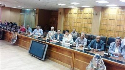 بالصور.. محافظ الشرقية يلتقي أهالي فاقوس لمناقشة مشكلات المركز