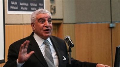 زاهي حواس يغادر القاهرة متوجها إلى أستراليا دعما للسياحة