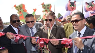 محافظ الإسماعيلية يفتتح مدرسة التعليم الأساسى بقرية «جلبانة»