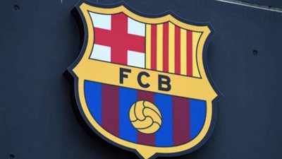 برشلونة يُفاضل بين 4 لاعبين لتدعيم مركز الظهير الأيسر