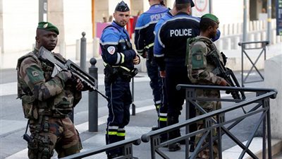 «فرانس 24»: مرتكب حادث الطعن بمارسيليا تونسي الجنسية