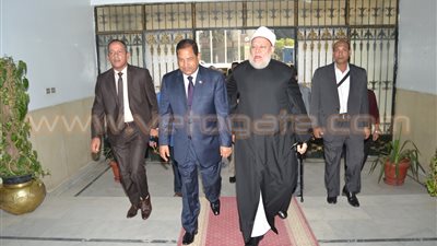 علي جمعة ونبيلة مكرم يحضران ندوة مخاطر الهجرة غير الشرعية بالغربية