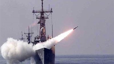 بوارج التحالف تستهدف منزل الرئيس اليمني الراحل بميناء الحديدة