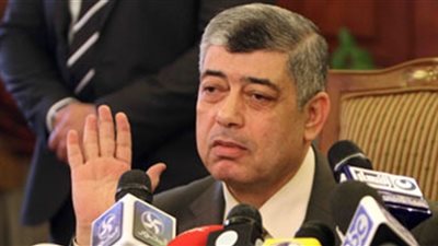 وزير الداخلية يزور الكاتدرائية لتهنئة البابا