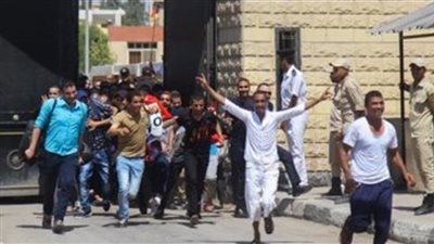 مواسم الخير على السجناء.. الإفراج عن المئات في الأعياد الدينية.. 576 مفرجا عنهم تزامنا مع السنة الهجرية.. مناسبة تحرير سيناء تدخل الفرح في قلوبهم.. و717 سجينا ودعوا زنازينهم في ذكري نصر أكتوبر الماضي