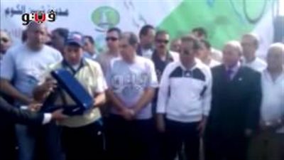 بالفيديو.. وزير البيئة والمحافظ يكرمان الفائزين بسباق الدراجات بالمنوفية