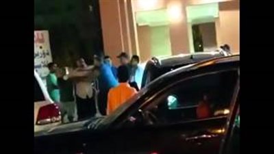 بالفيديو.. مشاجرة عنيفة بين مجموعة من الشباب في الكويت