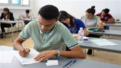 مدير تعليم الجيزة يحظر استخدام المحمول للملاحظين والطلاب خلال الامتحانات