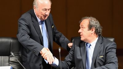 بلاتيني مهاجمًا 