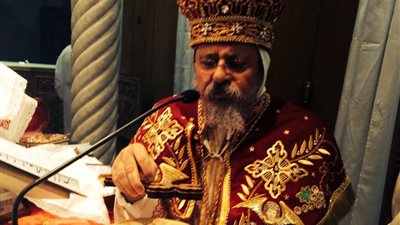 الأنبا دانييال يطارد الكهنة للسيطرة على كنيسة سيدني.. يسعى لإقصاء القس متاؤس بولاية كوينزلاند بحجة عدم إتقانه الإنجليزية.. وتوقيعات للشعب تطالب ببقاء الكاهن.. مفاجأة.. وكيل المطرانية لا يجيد اللغة