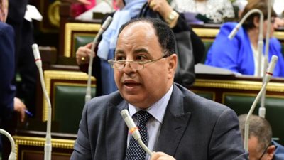 وزير المالية يكشف سبب وضع ماكينات «للفكة» داخل المترو (فيديو)