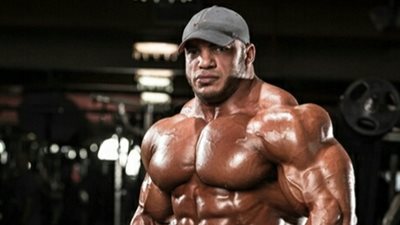 «بيج رامي» يصل أمريكا للمنافسة على لقب مستر أوليمبيا لمحترفي كمال الأجسام