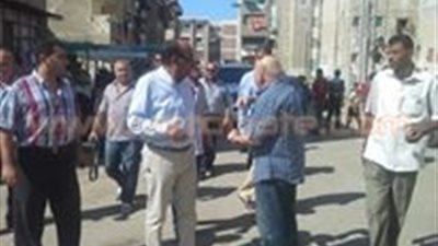 بالصور.. محافظ بورسعيد يتفقد أعمال النظافة والصرف بأحياء الزهور والمناخ