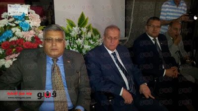 بالصور والفيديو.. محافظ يشارك الأقباط الاحتفال بأعياد الميلاد